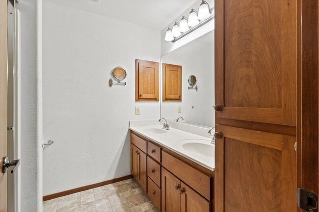 Building Photo - 3126 Alameda St