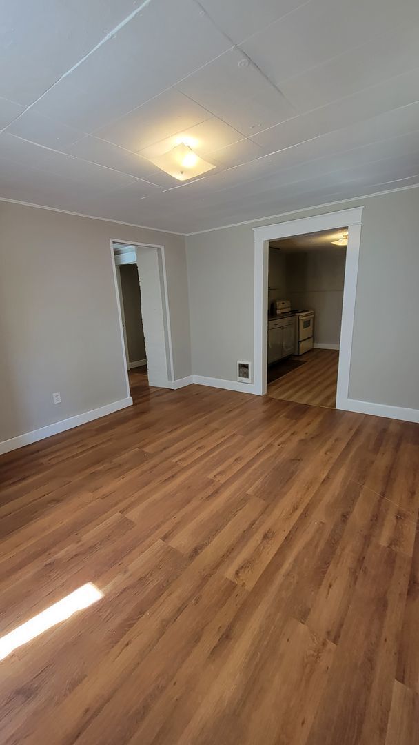 Building Photo - 2 bedroom | 1 bathroom | Entire HOME- Freshly painted!