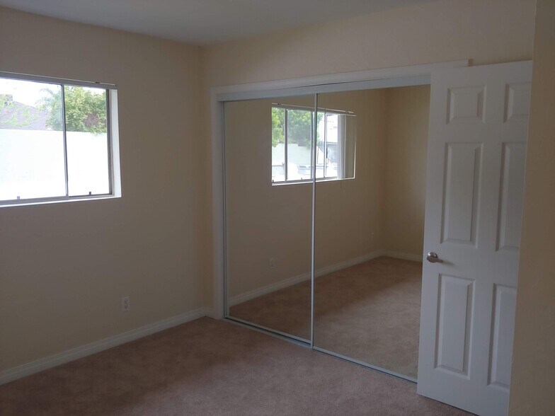 Building Photo - 1430 W Lambert Rd