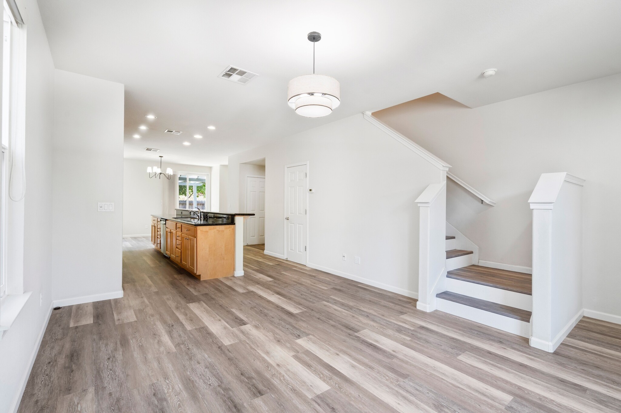 Building Photo - 9437 Dunbar Dr