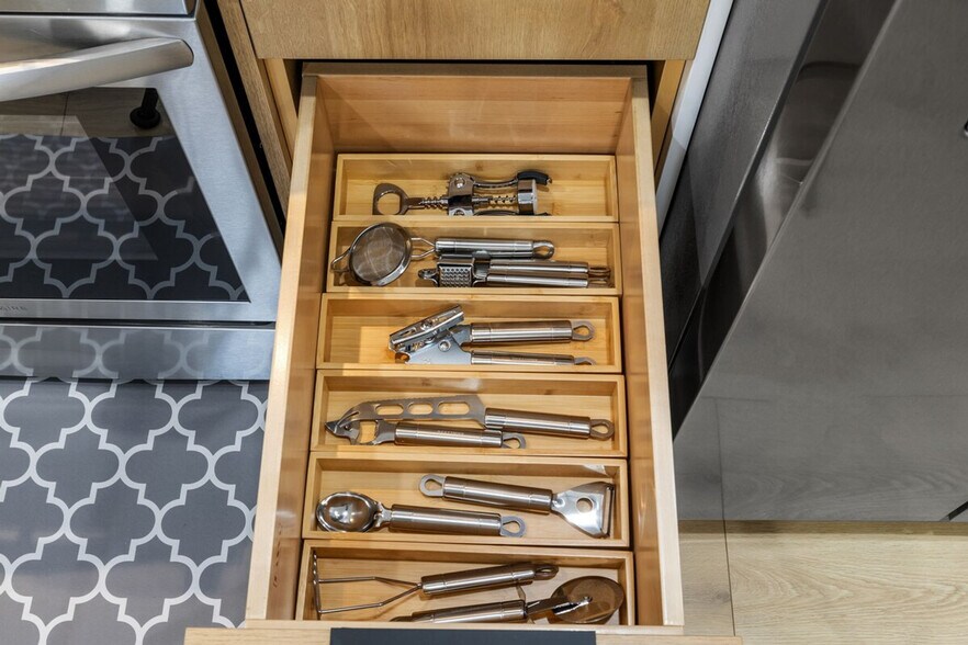 Building Photo - 1317 Donohue Dr