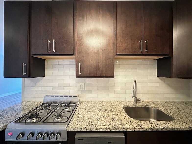 Building Photo - 507 W Barry Ave