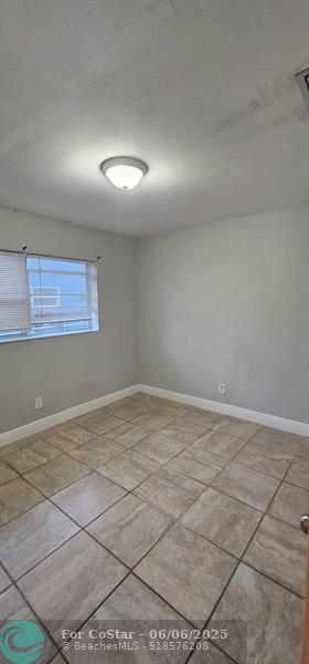 Building Photo - 651 NE 46th Ct