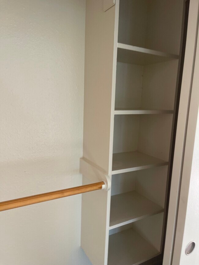 Building Photo - 817 Lake Ave