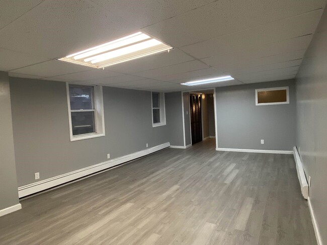 Building Photo - 146 Bowers St