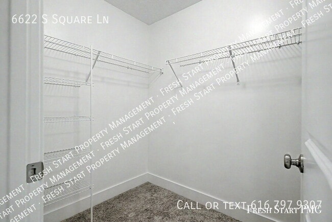 Building Photo - 6622 S Square Ln