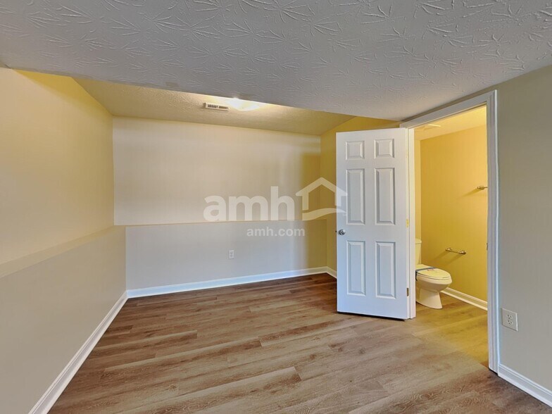 Building Photo - 1632 Raintree Ct