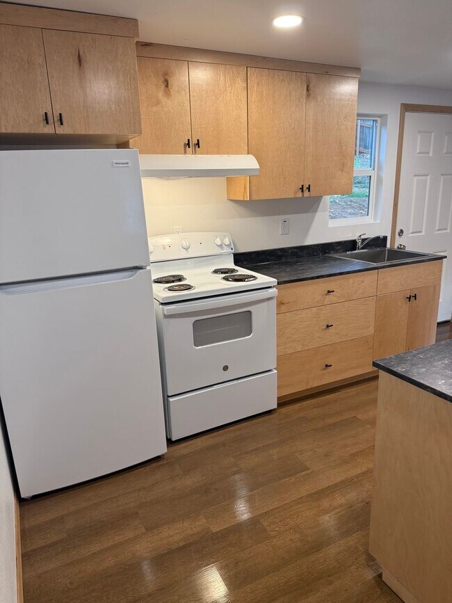 Building Photo - Swisshome