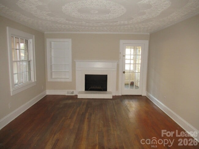 Building Photo - 505 S Cedar St