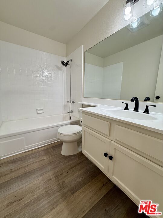 Building Photo - 10215 Variel Ave