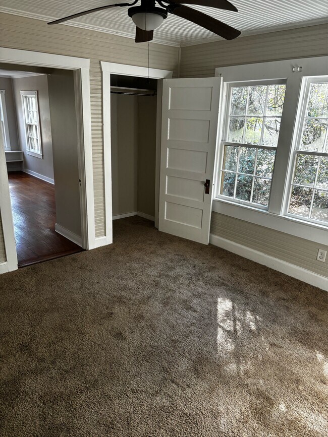 Building Photo - 704 N Main St