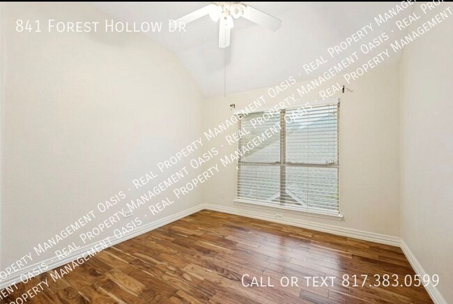 Building Photo - 841 Forest Hollow Dr