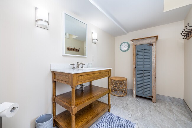 Building Photo - 43 Butternut Rd