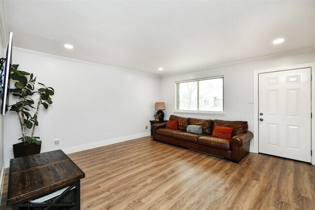 Building Photo - 6426 Kentwick Dr