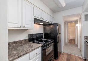 Building Photo - Waters Edge Apartments
