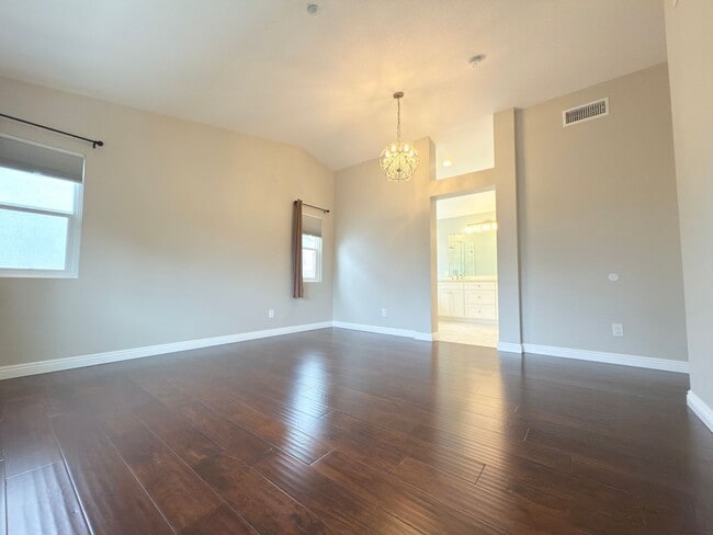Building Photo - Spacious 4-Bedroom Home in Private Sylmar ...