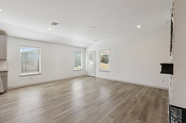 Building Photo - Stunning 4-Bed Home in Deer Creek Schools with Open Floorplan & Community Amenities