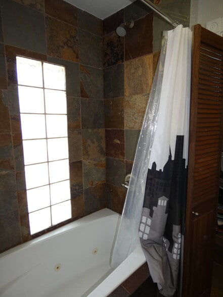 Building Photo - 29 E Dakota Ave