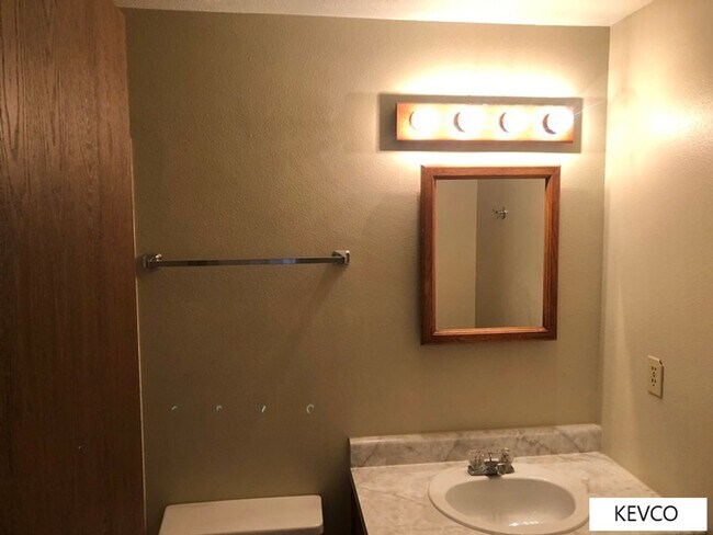 Building Photo - Charming Home in Beautiful Neighborhood by Park!