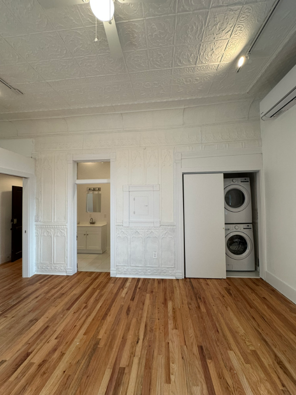 Building Photo - 204 W Washington St
