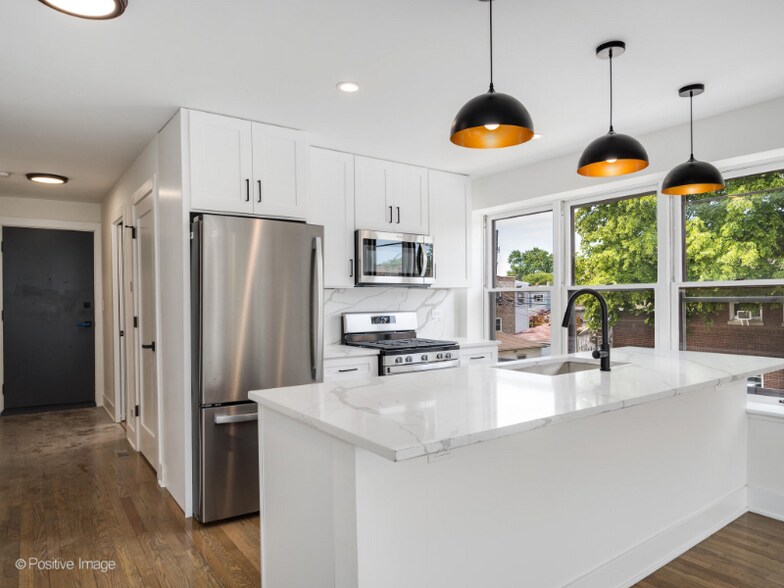 Building Photo - 3557 N Bell Ave