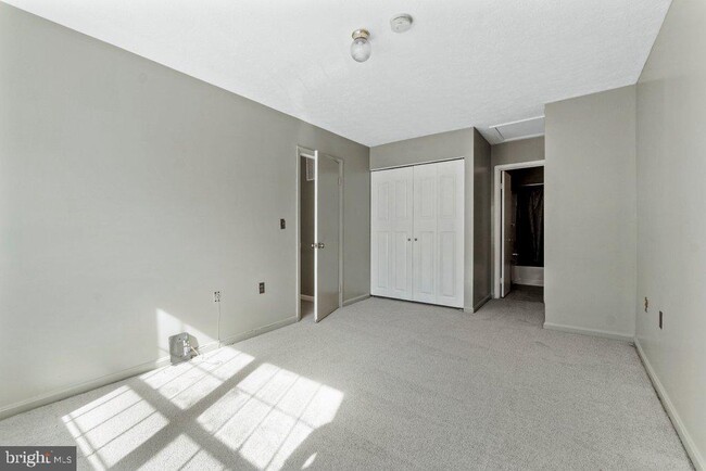 Building Photo - 10477 Campus Way S