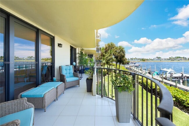 Building Photo - 12000 N Bayshore Dr