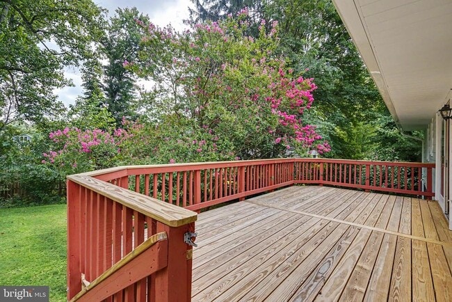 Building Photo - 604 Yeonas Dr SW