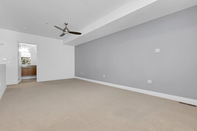 Building Photo - $2,395.00, Spacious Loft, 1.5 bath in Jeff...