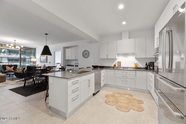 Building Photo - 7180 E Kierland Blvd