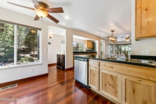 Building Photo - 215 Clubhouse Cir