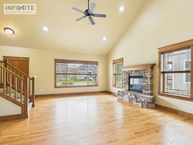 Building Photo - 4 Bedroom Home with Spacious Yard