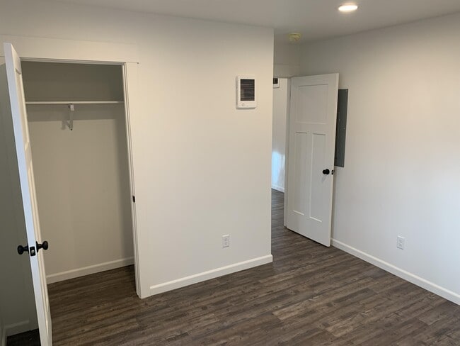 Building Photo - 414 Maple Dr