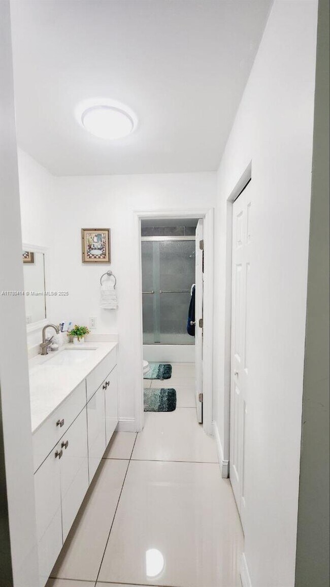 Building Photo - 433 SW 99th Ct