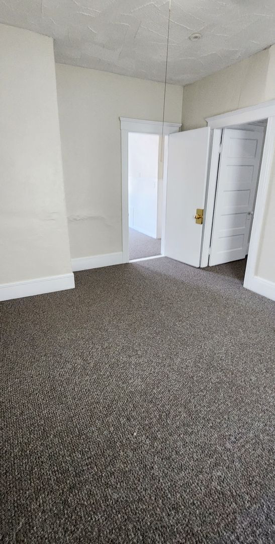 Building Photo - 436 School St