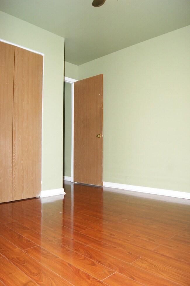 Building Photo - Charming 3 Bedroom/ 1 Bathroom Townhome in East Baltimore, MD!