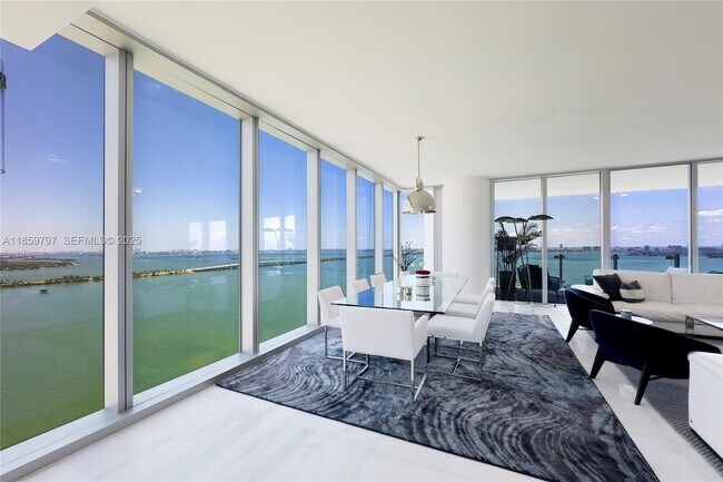 Building Photo - 700 NE 26th Terrace