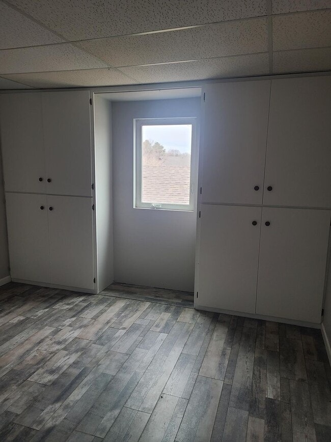 Building Photo - 17th St 6 Plex