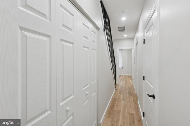 Building Photo - 1250 S 27th St