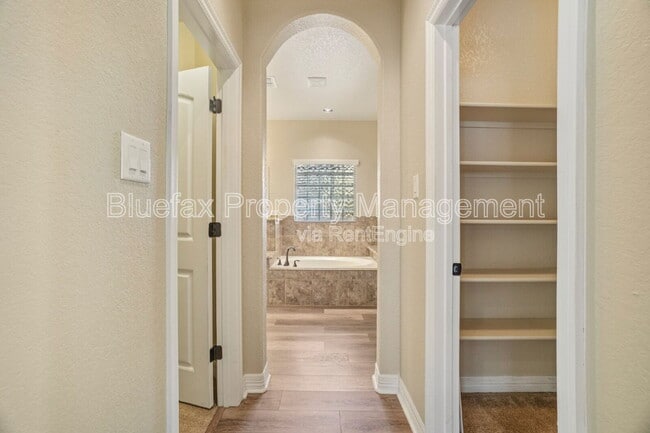 Building Photo - 11326 Begonia rock