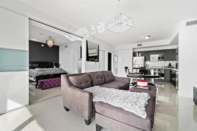 Building Photo - 90 SW 3rd St