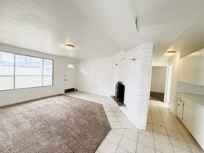 Building Photo - 13413 Minuteman Dr