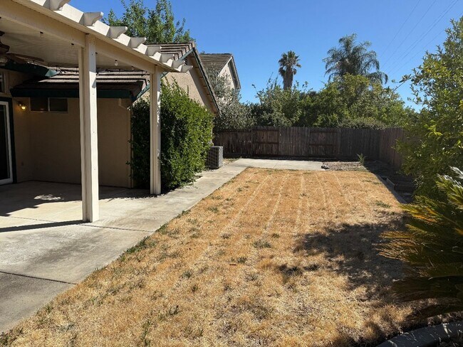 Building Photo - 8848 Hiddenspring Way