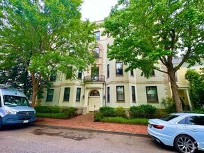 Building Photo - Historic Georgetown Sunny 2 Bedroom 1.5 Ba...