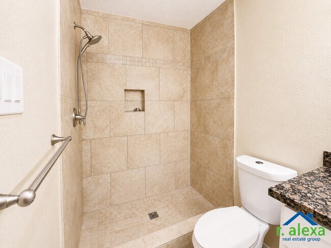 Building Photo - 3038 Mosby Dr