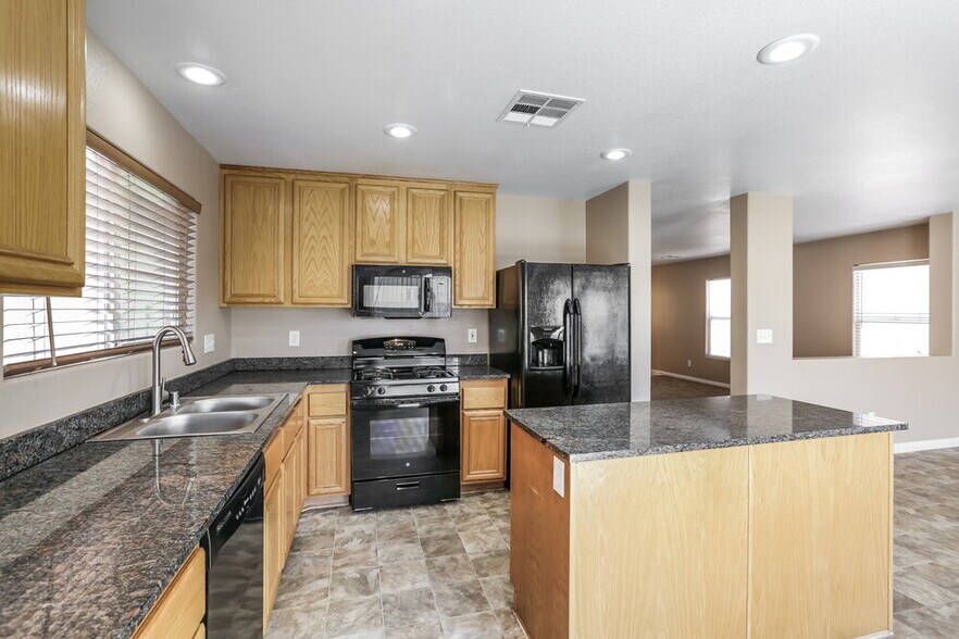 Building Photo - 5033 Diamond Ranch Ave