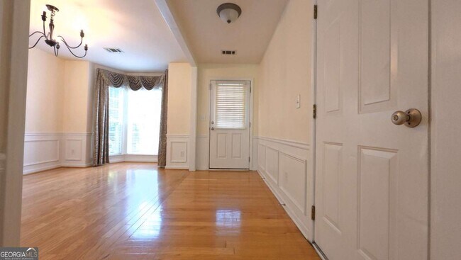 Building Photo - 135 Friars Head Dr NE