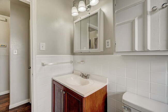 Building Photo - 2 Bed 1 Bath Duplex in MWC