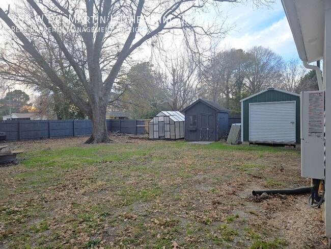 Building Photo - 405 W Dr. Martin Luther King Jr. Way