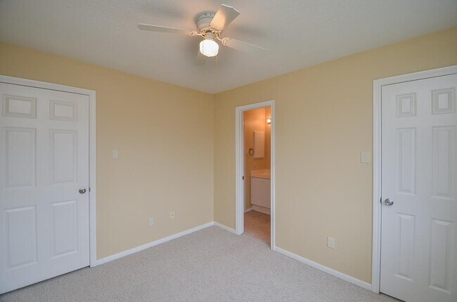 Building Photo - 139 Skycrest Dr